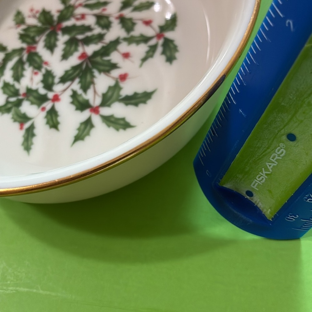 Lenox HolidayHolly - TREAT PLATE TRIO - Picture 11 of 12